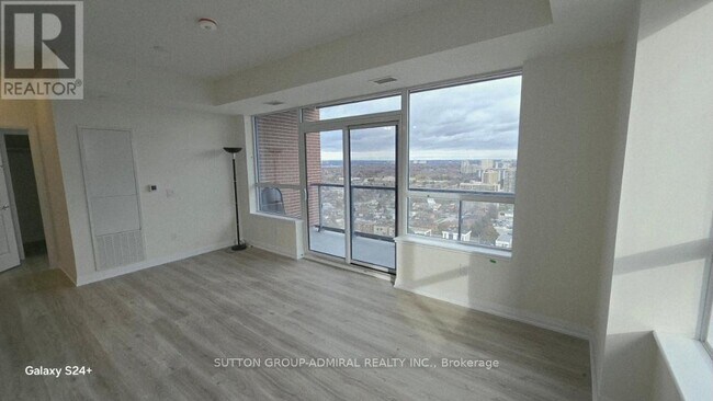 Photo du bâtiment - 3270 Sheppard Ave E