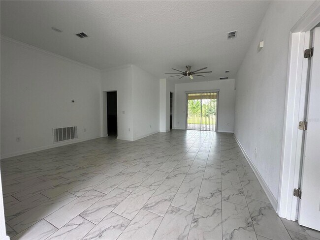Building Photo - 8855 Fallen Oak Dr