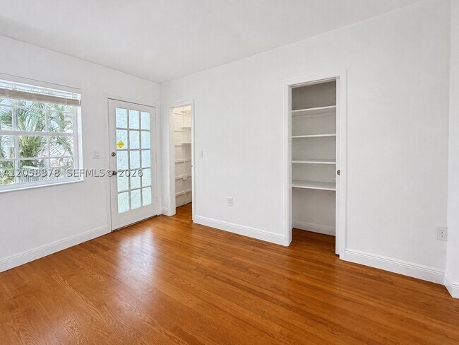 Foto del edificio - 1561 W 2nd Ct