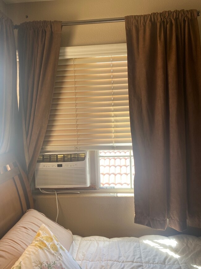 Building Photo - 1317 Olvera way