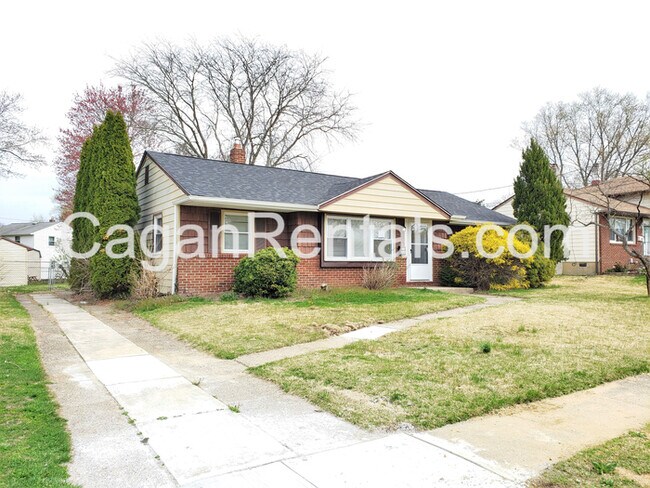 Building Photo - 818 Willow Way