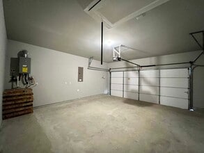 Building Photo - 9503 Crescent Mill Dr