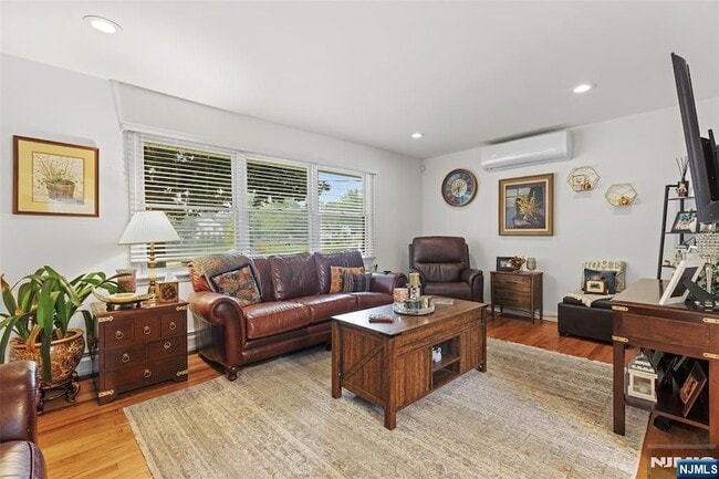 Building Photo - 326 Ramapo Valley Rd
