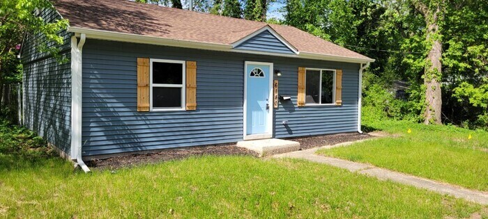Foto principal - New Rehabbed home close to the train and t...