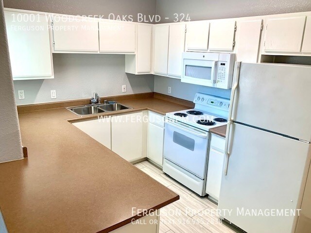 Foto del edificio - Move In Ready Condo in Roseville with Atta...