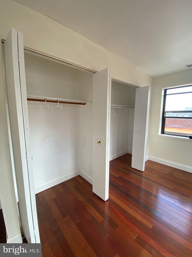 Foto del edificio - 901 Stubblefield Ln
