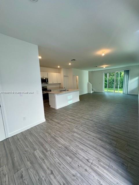 Building Photo - 4575 Hollister Ave