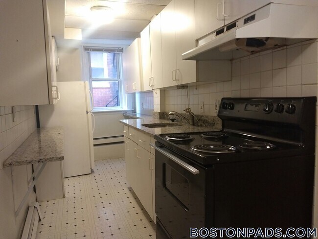 Foto del edificio - 208 Winthrop Rd