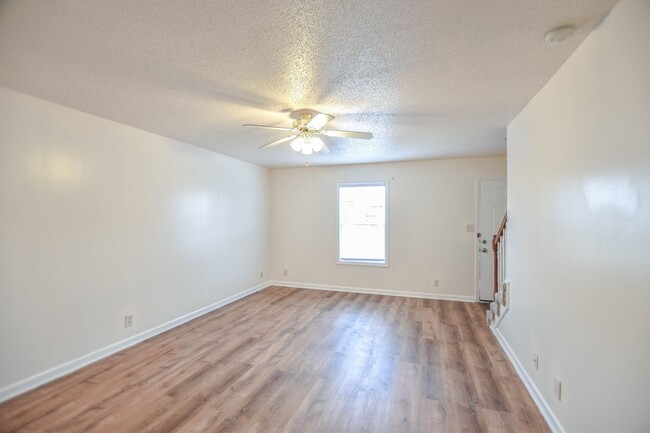 Foto del edificio - Pet Friendly Two Bedroom!