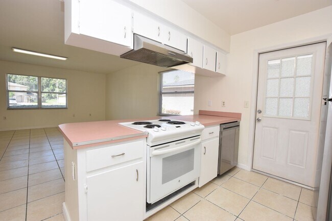 Foto del edificio - 3/2 Half Duplex in N. Lakeland!