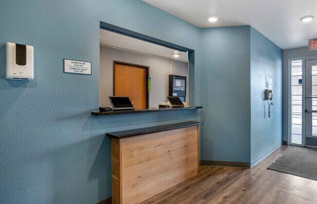Building Photo - Furnished Studio-Indianapolis - West