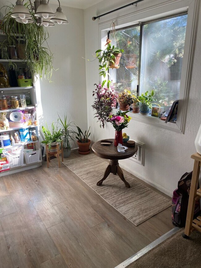 Foto del edificio - 477 Mono St