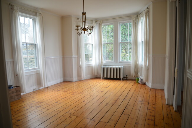 dining room - 94 Bayview Ave