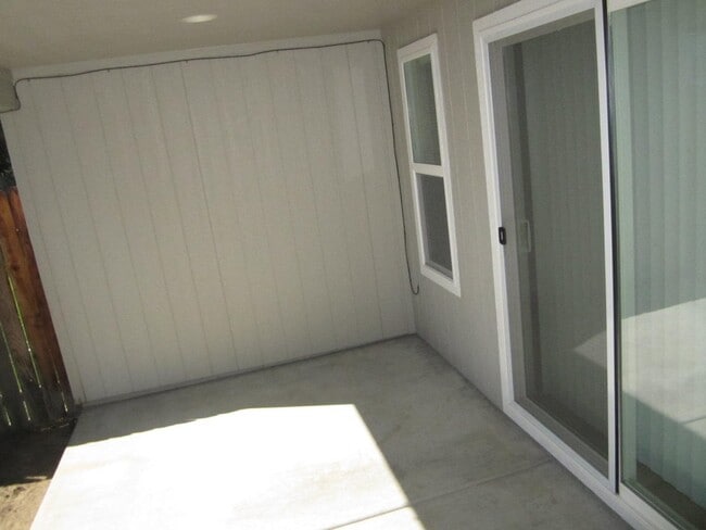 Building Photo - Charming Duplex for Rent