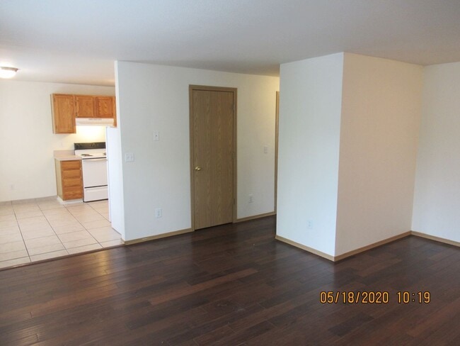 Building Photo - Two Bedroom Duplex in South Salem
