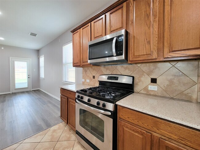 Foto del edificio - 17207 Mossbriar Ln