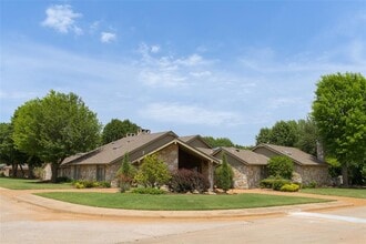 Building Photo - 1103 St Andrews Dr