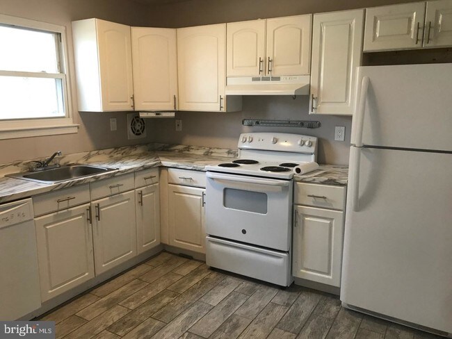 Foto del edificio - 14 Pear Ave