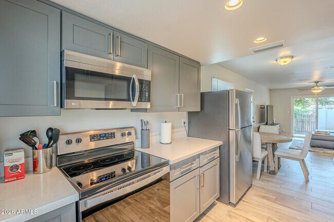 Foto del edificio - 6126 N 79th St