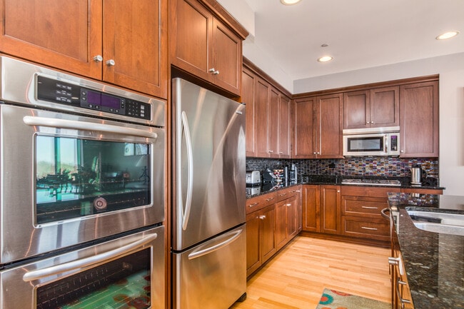 Building Photo - 120 N Northwest Hwy