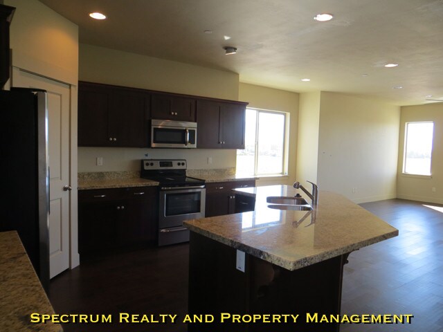 Building Photo - 1062 W 700 S