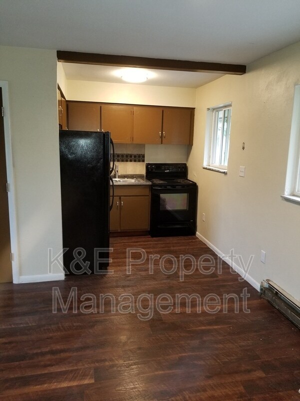 Building Photo - 3631 Delphos Ave