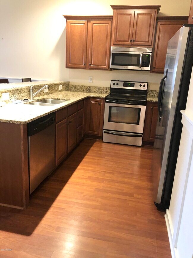 Building Photo - 2205 Dovedale Dr