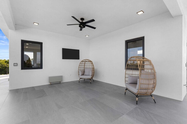 Building Photo - 136 Coco Plum Dr