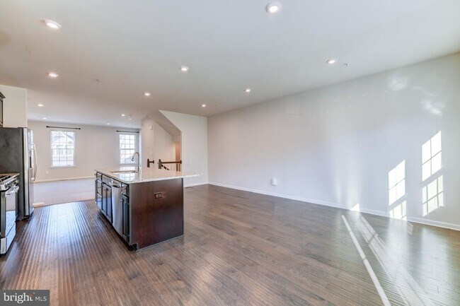 Building Photo - 166 Mulberry Dr