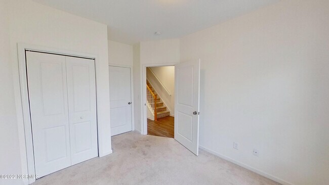 Foto del edificio - 97 Dresser Ln