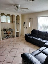 Building Photo - 1536 Barbarie Ln