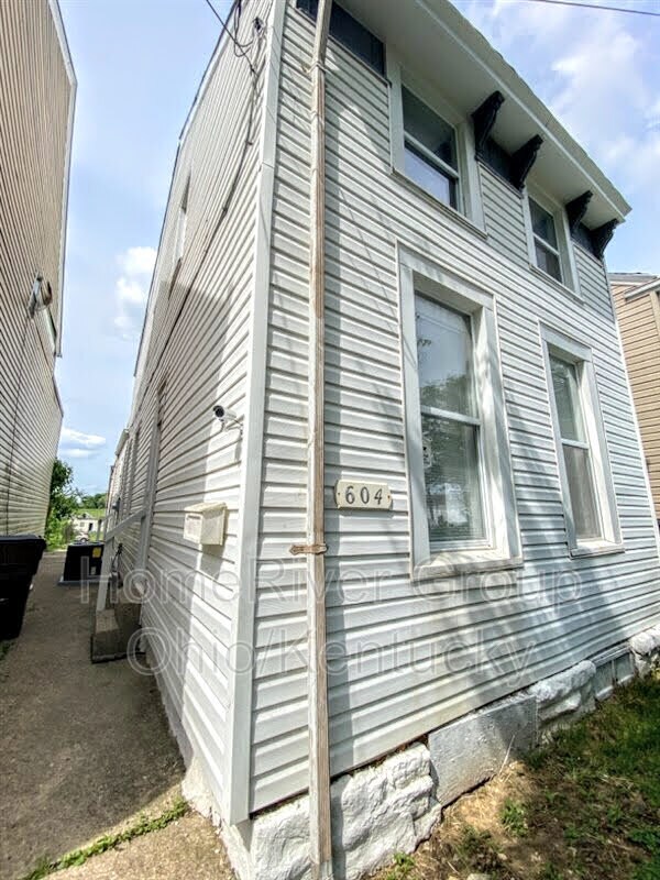 Primary Photo - 604 E 16th St