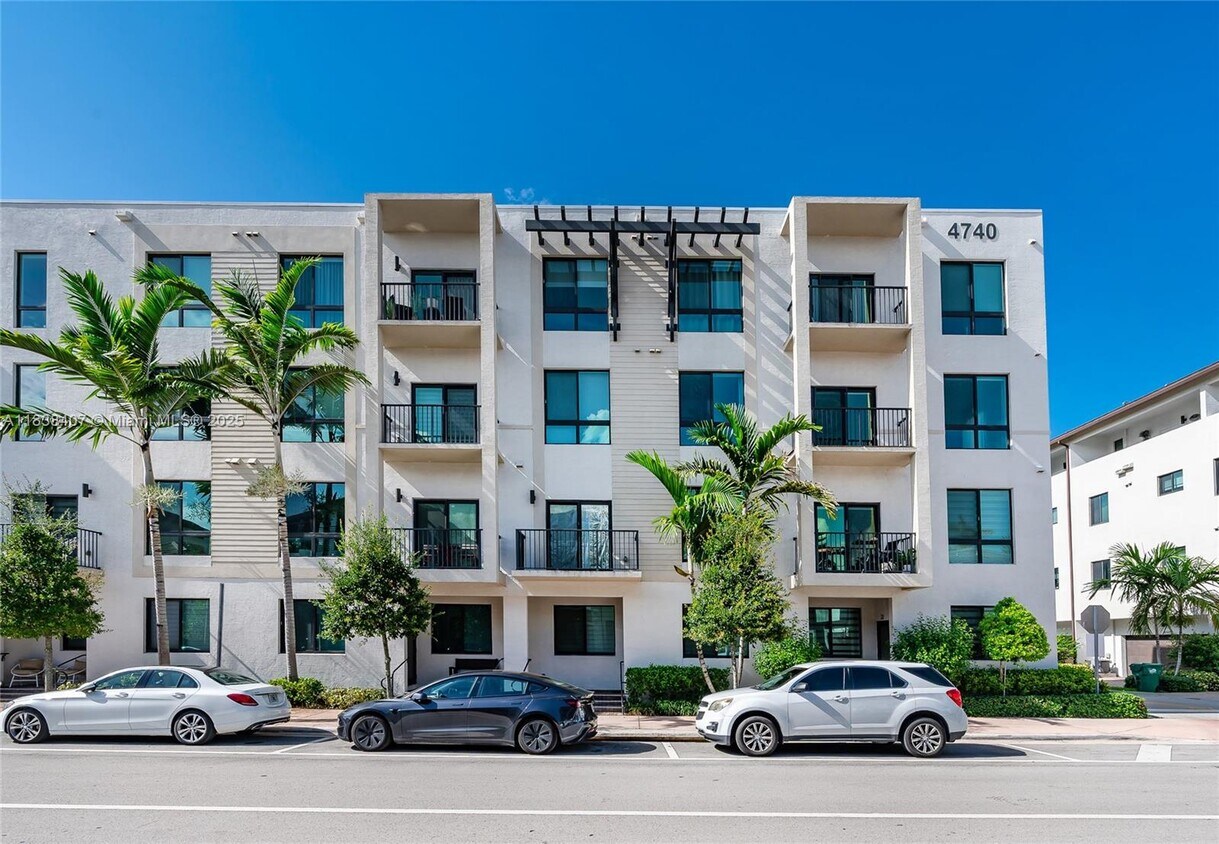 Foto principal - 4740 NW 84th Ct