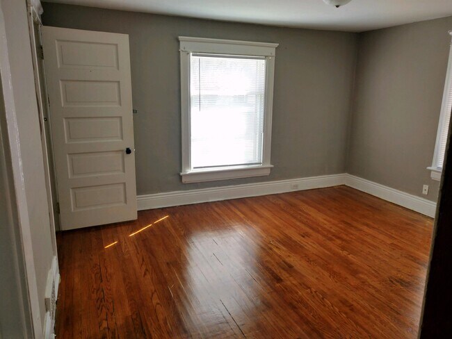 Building Photo - 29 E Kingman Ave