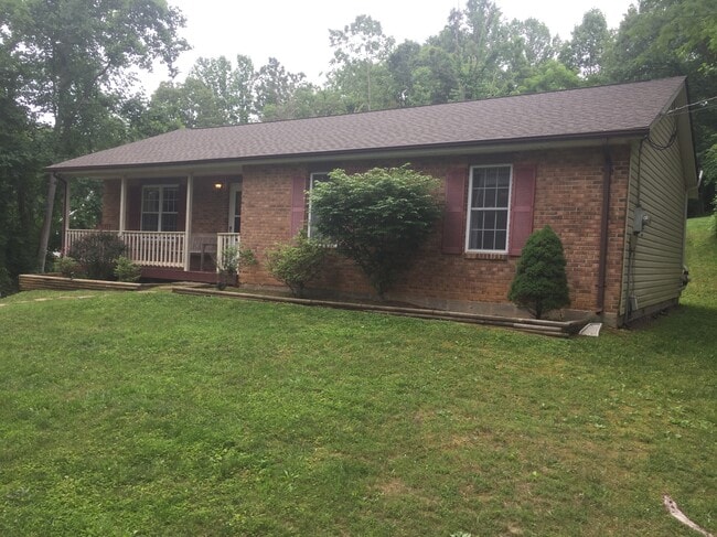 Building Photo - 320 Pine Shores Dr