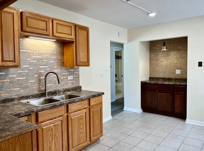 Building Photo - 5859 S Francisco Ave