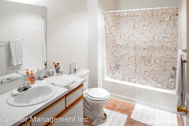Building Photo - 3 br, 2 bath Apartment - 205 N. Gun Club Road