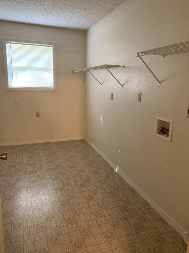 Laundry Room - 253 Morphew Rd