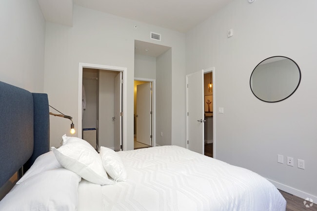 Interior Photo - The Queue