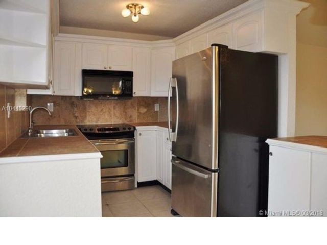 Foto del edificio - 6374 Winfield Blvd