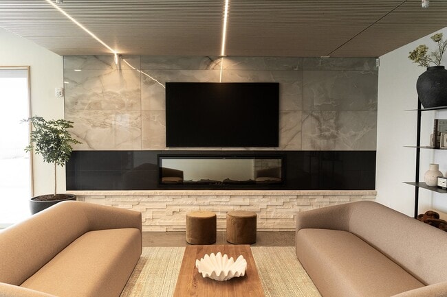 Building Photo - Brisa Heights