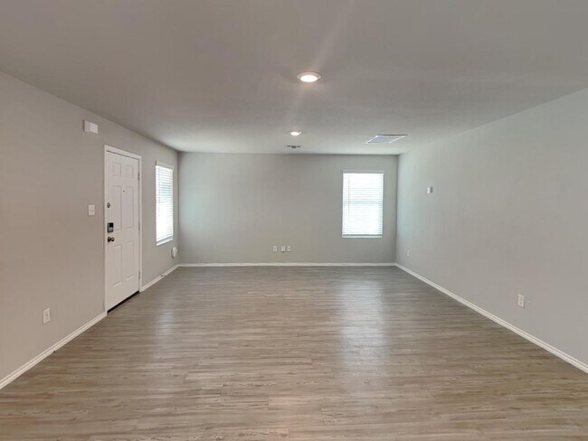 Foto del edificio - 5738 Leon Pl