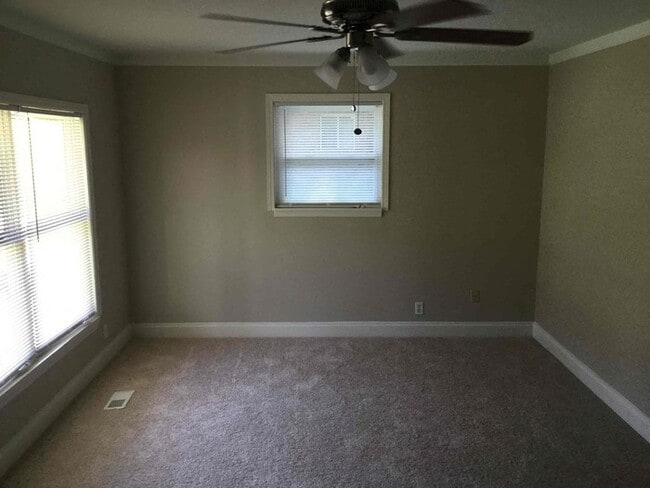 Building Photo - 1475 Greenwillow Dr