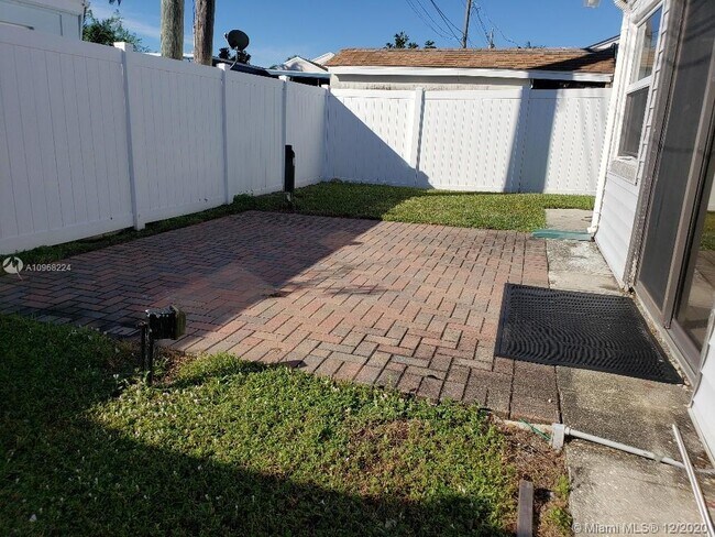 Foto del edificio - 2016 N Suzanne Cir