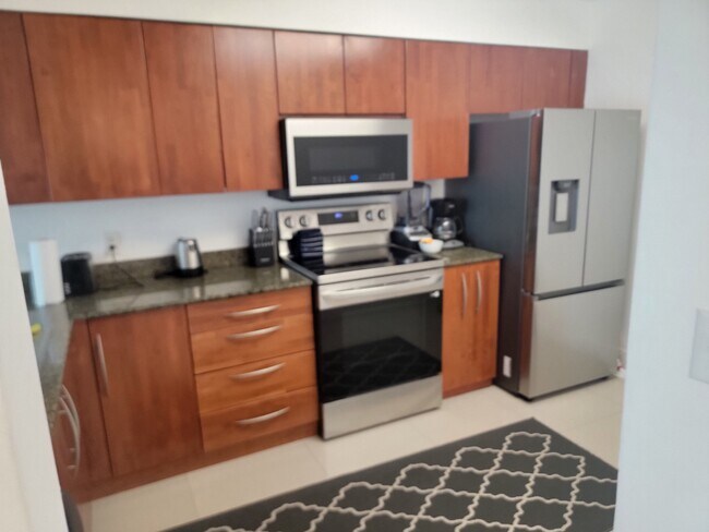 Building Photo - 1200 Brickell Bay Dr