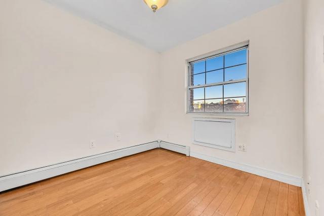 Foto del edificio - 3 bedroom in ASTORIA NY 11102