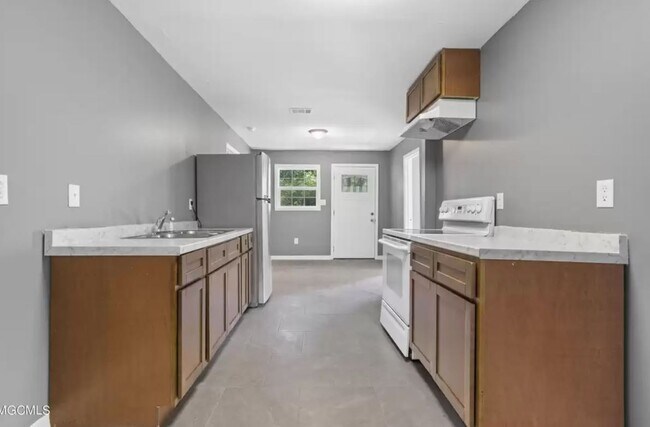Building Photo - 15709 Ben Rd