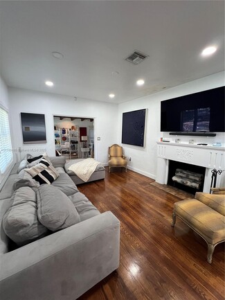 Building Photo - 314 Romano Ave