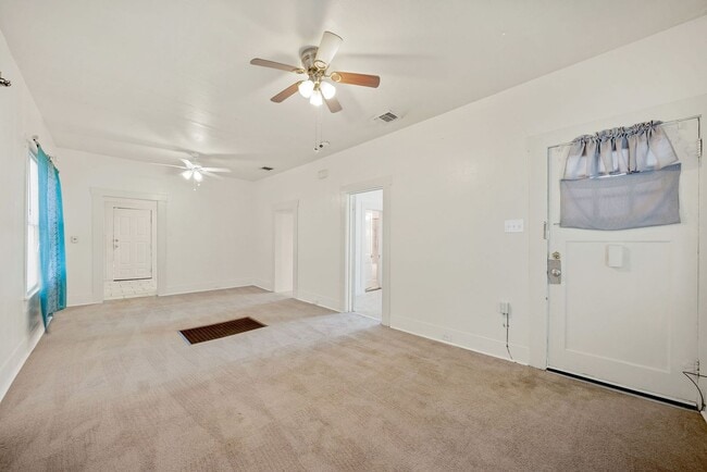 Photo - 2 Bedrooms and 1 Bathroom located in Denver Heights Subdivision House