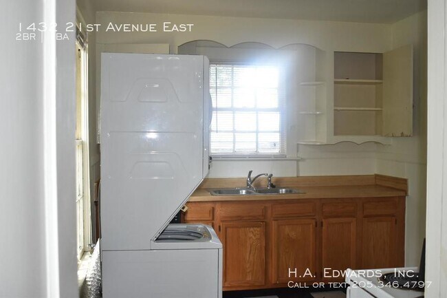 Building Photo - 1432 21st Avenue East Tuscaloosa, AL 35404
